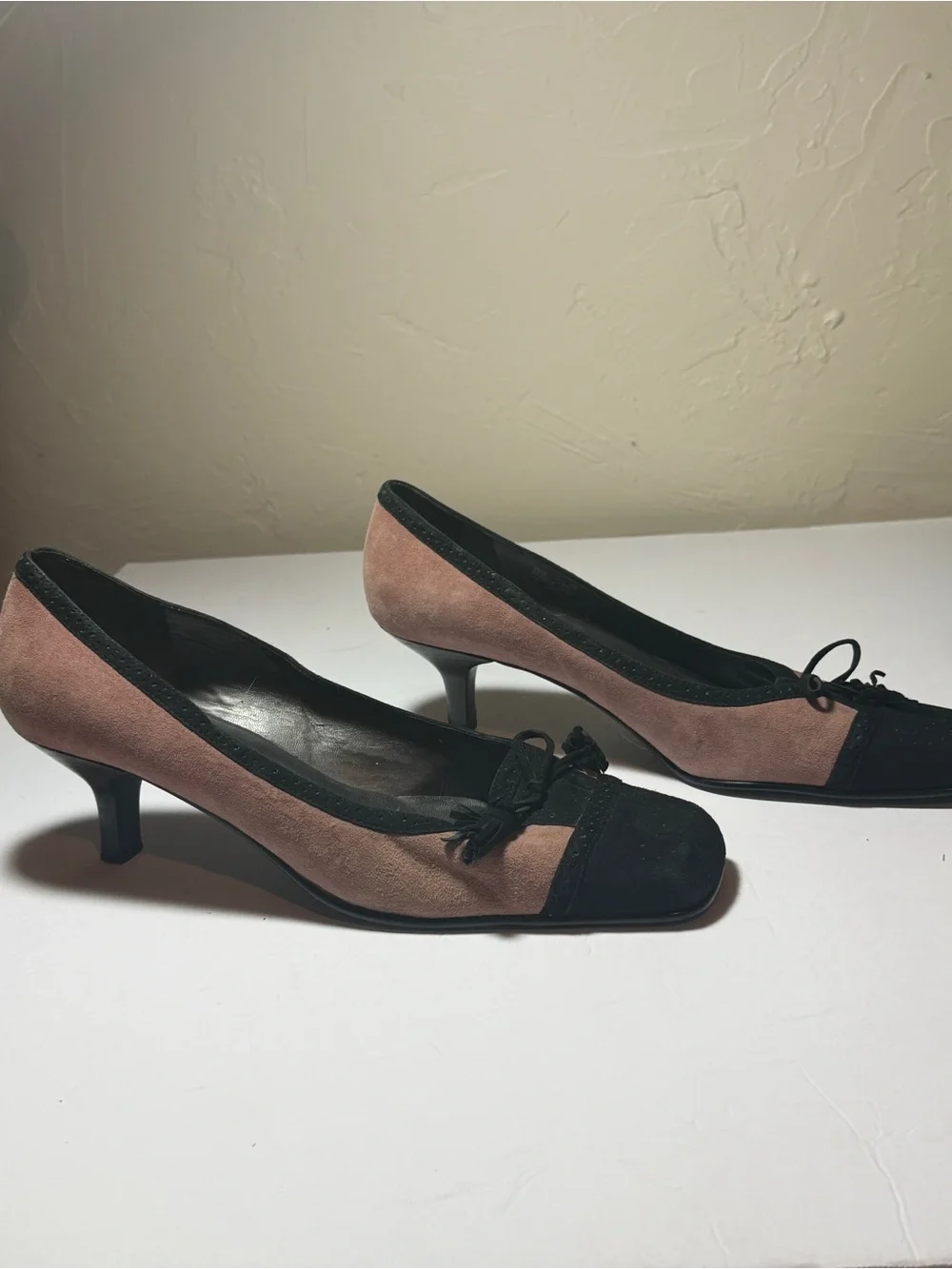 EUC Aerosoles “Suit n Tie” Pink/Black Suede Heels Size 11M